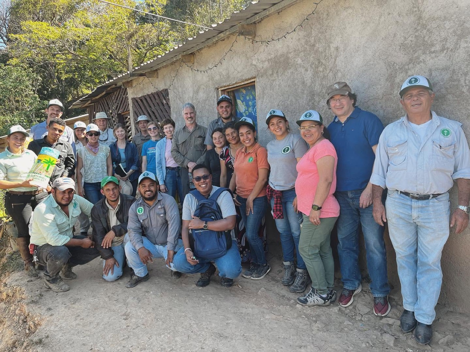 Work with producers and communities in Honduras.